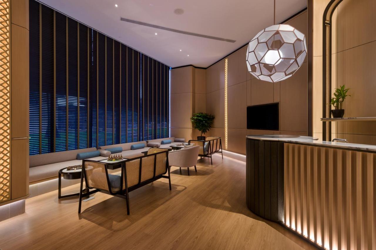 M Resort & Hotel Kuala Lumpur Exterior photo The Club at The Landmark, Central, Hong Kong