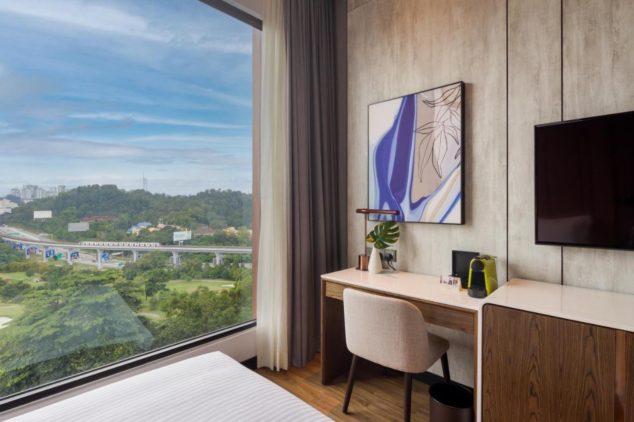 M Resort & Hotel Kuala Lumpur Exterior photo Deluxe Room
