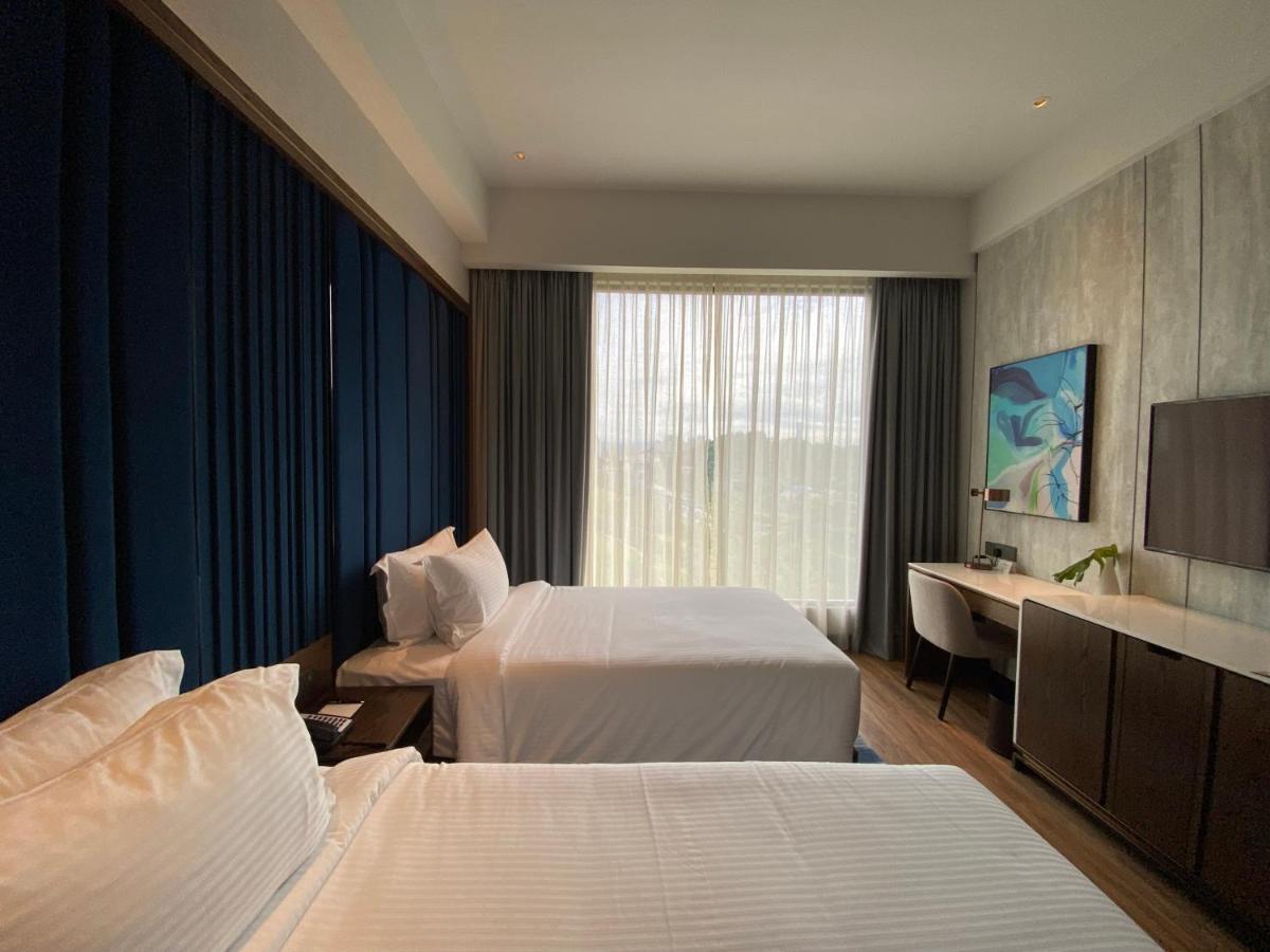 M Resort & Hotel Kuala Lumpur Exterior photo Deluxe Room